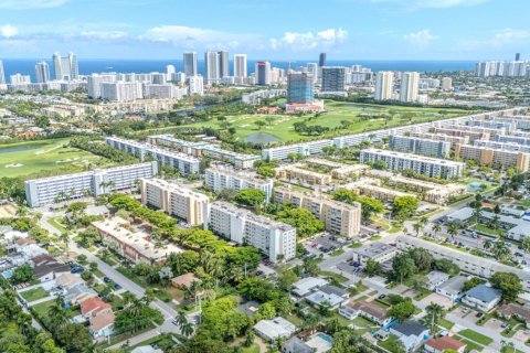 Appartement à louer à Hallandale Beach, Floride: 2 chambres, 101.45 m2 № 2390085 - photo 6