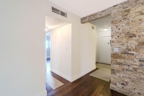 Appartement à louer à Hallandale Beach, Floride: 2 chambres, 101.45 m2 № 2390085 - photo 8