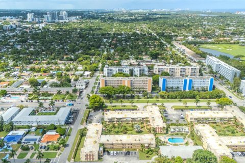 Appartement à louer à Hallandale Beach, Floride: 2 chambres, 101.45 m2 № 2390085 - photo 2