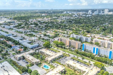 Appartement à louer à Hallandale Beach, Floride: 2 chambres, 101.45 m2 № 2390085 - photo 3