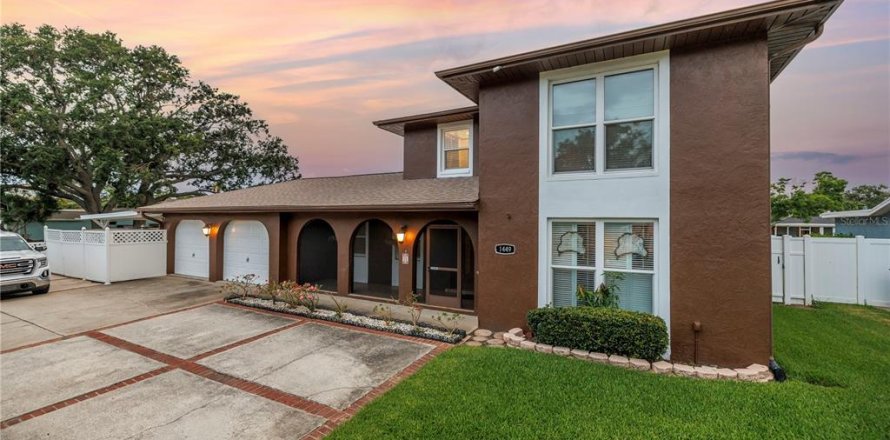 Villa ou maison à Saint Petersburg, Floride 5 chambres, 306.39 m2 № 1747708