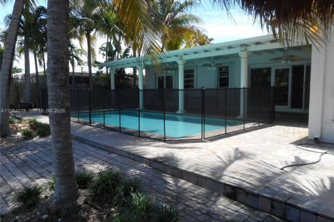 House in North Miami, Florida 3 bedrooms, 190.64 sq.m. № 2001482 - photo 10