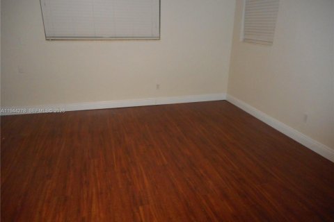 House in North Miami, Florida 3 bedrooms, 190.64 sq.m. № 2001482 - photo 19