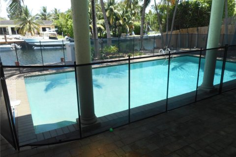 House in North Miami, Florida 3 bedrooms, 190.64 sq.m. № 2001482 - photo 12