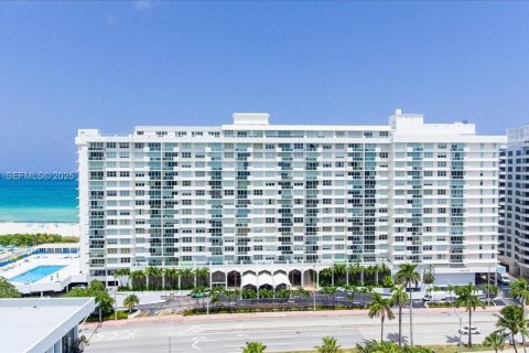 Condominio en venta en Miami Beach, Florida, 1 dormitorio, 89.19 m2 № 2077232 - foto 27
