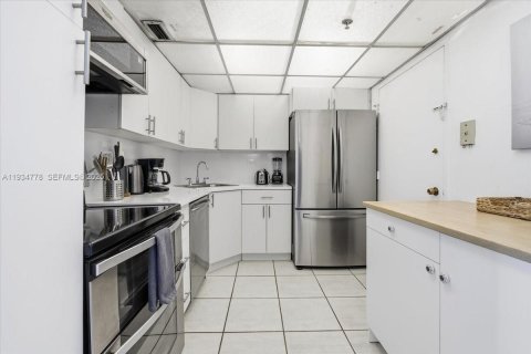 Condominio en venta en Miami Beach, Florida, 1 dormitorio, 89.19 m2 № 2077232 - foto 17