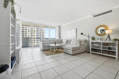 Condominio en venta en Miami Beach, Florida, 1 dormitorio, 89.19 m2 № 2077232 - foto 4