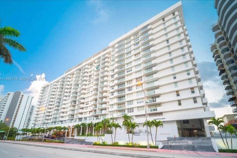 Condominio en venta en Miami Beach, Florida, 1 dormitorio, 89.19 m2 № 2077232 - foto 26