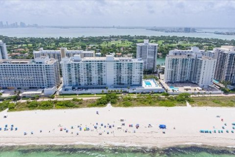 Condominio en venta en Miami Beach, Florida, 1 dormitorio, 89.19 m2 № 2077232 - foto 25