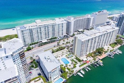 Condominio en Miami Beach, Florida, 1 dormitorio  № 2077232