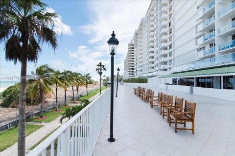 Condominio en venta en Miami Beach, Florida, 1 dormitorio, 89.19 m2 № 2077232 - foto 23