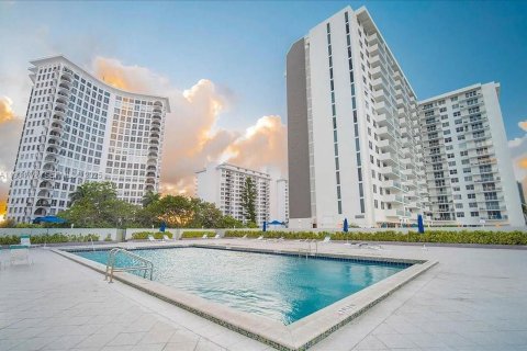 Condominio en venta en Miami Beach, Florida, 1 dormitorio, 89.19 m2 № 2077232 - foto 20