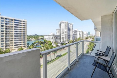 Condominio en venta en Miami Beach, Florida, 1 dormitorio, 89.19 m2 № 2077232 - foto 18