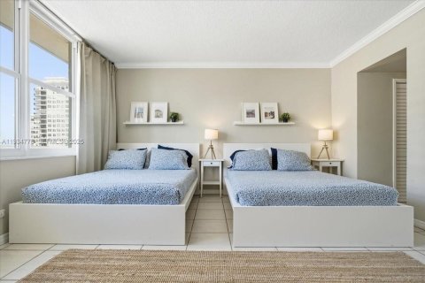 Condominio en venta en Miami Beach, Florida, 1 dormitorio, 89.19 m2 № 2077232 - foto 10