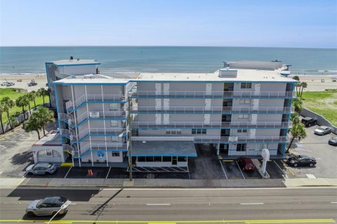 Condominio en Daytona Beach, Florida, 1 dormitorio  № 2237396