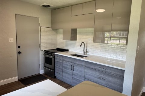 Apartment in Saint Petersburg, Florida 2 bedrooms, 62.43 sq.m. № 2209155 - photo 8