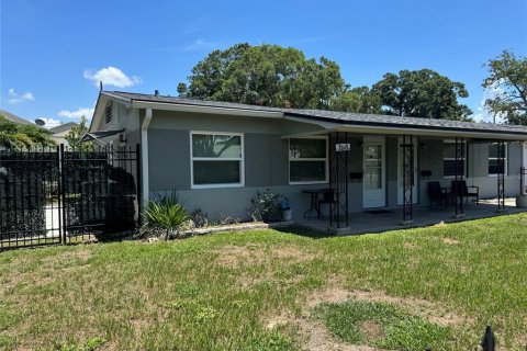 Apartment in Saint Petersburg, Florida 2 bedrooms, 62.43 sq.m. № 2209155