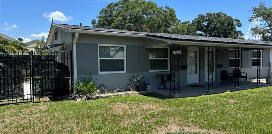 Apartment in Saint Petersburg, Florida 2 bedrooms, 62.43 sq.m. № 2209155