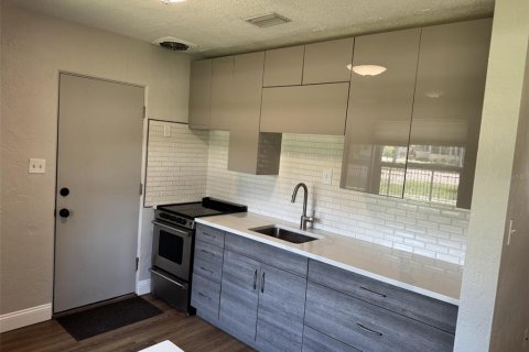 Apartment in Saint Petersburg, Florida 2 bedrooms, 62.43 sq.m. № 2209155 - photo 5