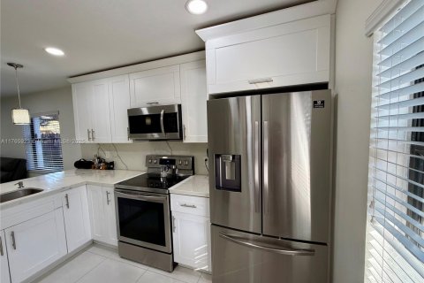 Casa en venta en Pembroke Pines, Florida, 3 dormitorios, 123.75 m2 № 1695633 - foto 2