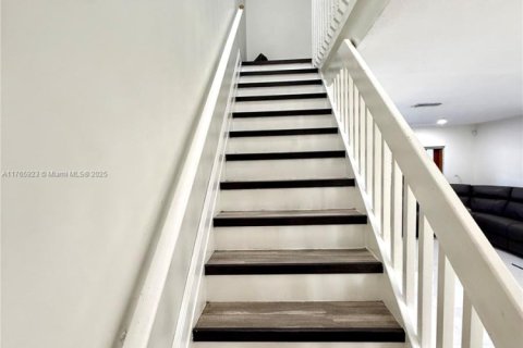 Casa en venta en Pembroke Pines, Florida, 3 dormitorios, 123.75 m2 № 1695633 - foto 11