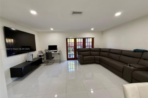 Casa en venta en Pembroke Pines, Florida, 3 dormitorios, 123.75 m2 № 1695633 - foto 8