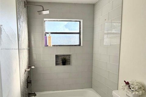 Casa en venta en Pembroke Pines, Florida, 3 dormitorios, 123.75 m2 № 1695633 - foto 15