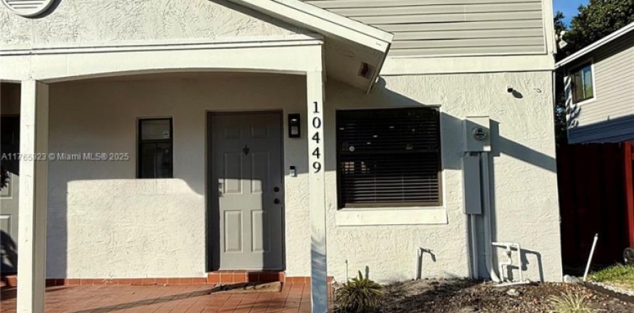 Casa en Pembroke Pines, Florida 3 dormitorios, 123.75 m2 № 1695633