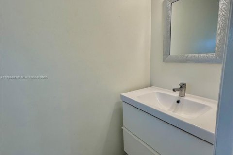 Casa en venta en Pembroke Pines, Florida, 3 dormitorios, 123.75 m2 № 1695633 - foto 9