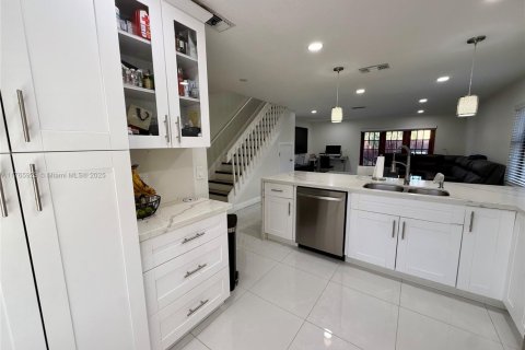 Casa en venta en Pembroke Pines, Florida, 3 dormitorios, 123.75 m2 № 1695633 - foto 3
