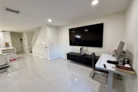 Casa en venta en Pembroke Pines, Florida, 3 dormitorios, 123.75 m2 № 1695633 - foto 7
