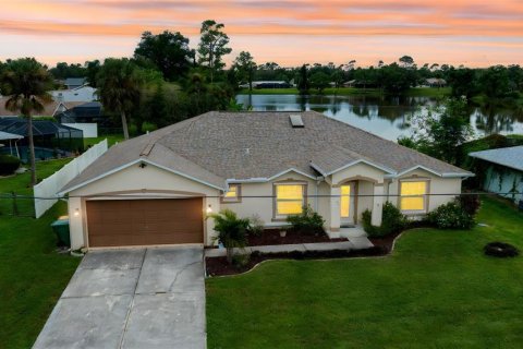 Villa ou maison à vendre à Punta Gorda, Floride: 3 chambres, 185.8 m2 № 1910084 - photo 7