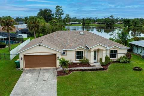 Villa ou maison à vendre à Punta Gorda, Floride: 3 chambres, 185.8 m2 № 1910084 - photo 1