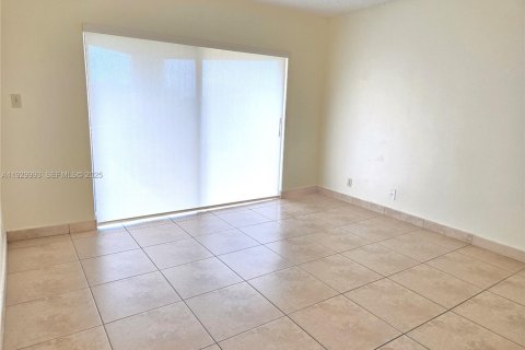 Снять в аренду кондоминиум в Дорал, Флорида 1 спальня, 65.96м2, № 1988883 - фото 6