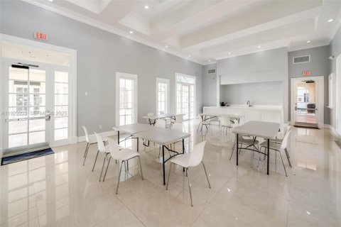 Снять в аренду кондоминиум в Дорал, Флорида 1 спальня, 65.96м2, № 1988883 - фото 17