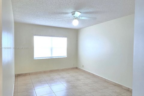 Снять в аренду кондоминиум в Дорал, Флорида 1 спальня, 65.96м2, № 1988883 - фото 8