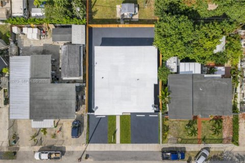 Villa ou maison à vendre à Hialeah, Floride: 6 chambres, 242.57 m2 № 2008437 - photo 13