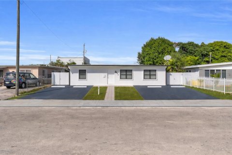 Villa ou maison à Hialeah, Floride 6 chambres, 242.57 m2 № 2008437