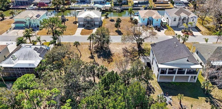 Terreno en Hudson, Florida № 2094047