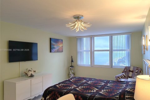 Condo in Hollywood, Florida, 2 bedrooms  № 2001550 - photo 12