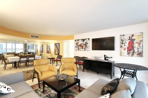 Condo in Hollywood, Florida, 2 bedrooms  № 2001550 - photo 4
