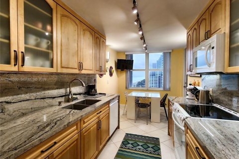 Condo in Hollywood, Florida, 2 bedrooms  № 2001550 - photo 22