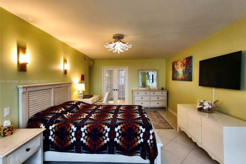 Condo in Hollywood, Florida, 2 bedrooms  № 2001550 - photo 29