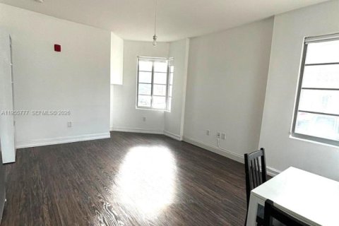 Condo in Miami Beach, Florida  № 2011391 - photo 7