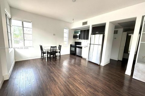 Condo in Miami Beach, Florida  № 2011391 - photo 5