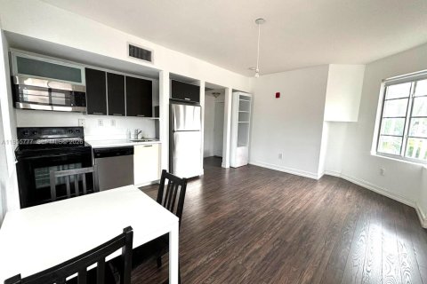 Condo in Miami Beach, Florida  № 2011391 - photo 6