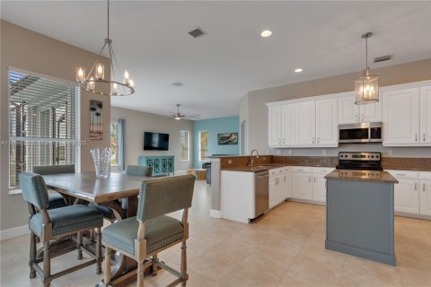 House in Vero Beach, Florida 3 bedrooms, 250 sq.m. № 1949845 - photo 12