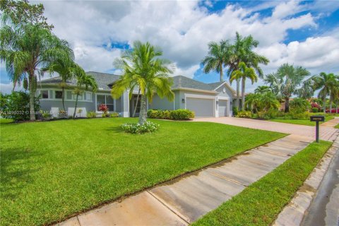 House in Vero Beach, Florida 3 bedrooms, 250 sq.m. № 1949845 - photo 9