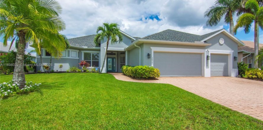 House in Vero Beach, Florida 3 bedrooms, 250 sq.m. № 1949845