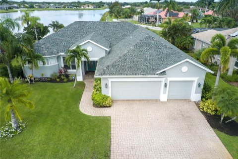 House in Vero Beach, Florida 3 bedrooms, 250 sq.m. № 1949845 - photo 6